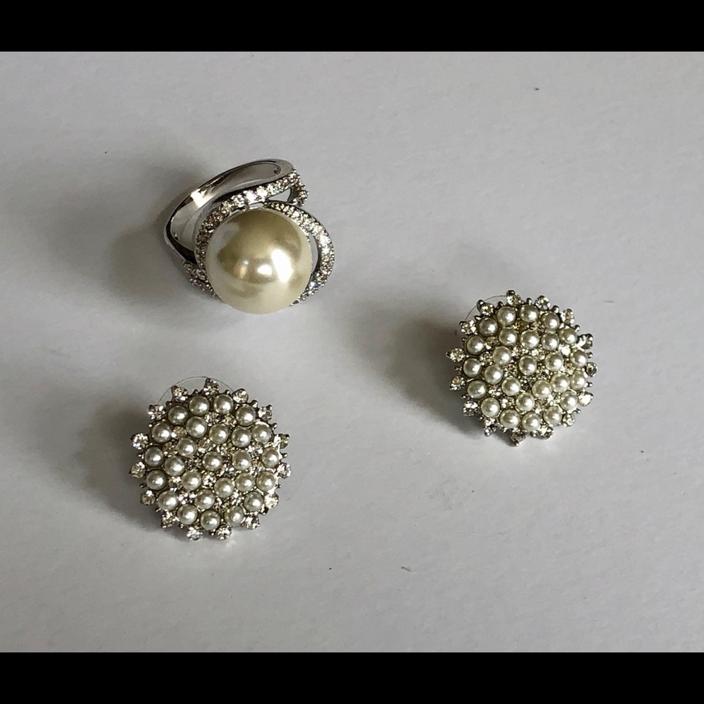 Pearl Rhinestone Silver Tone Jewelry Set - Picture 9 of 13